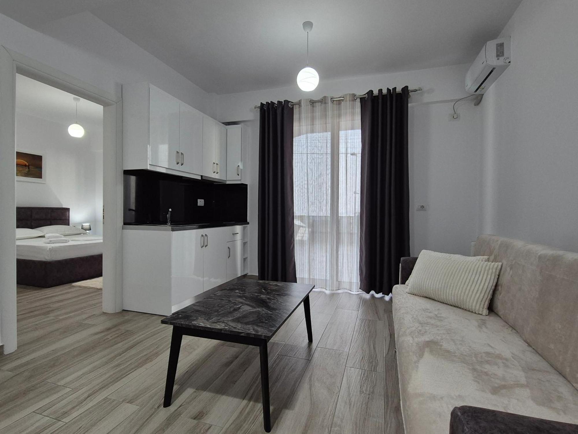 Flore Rooms Sarandë Exterior foto