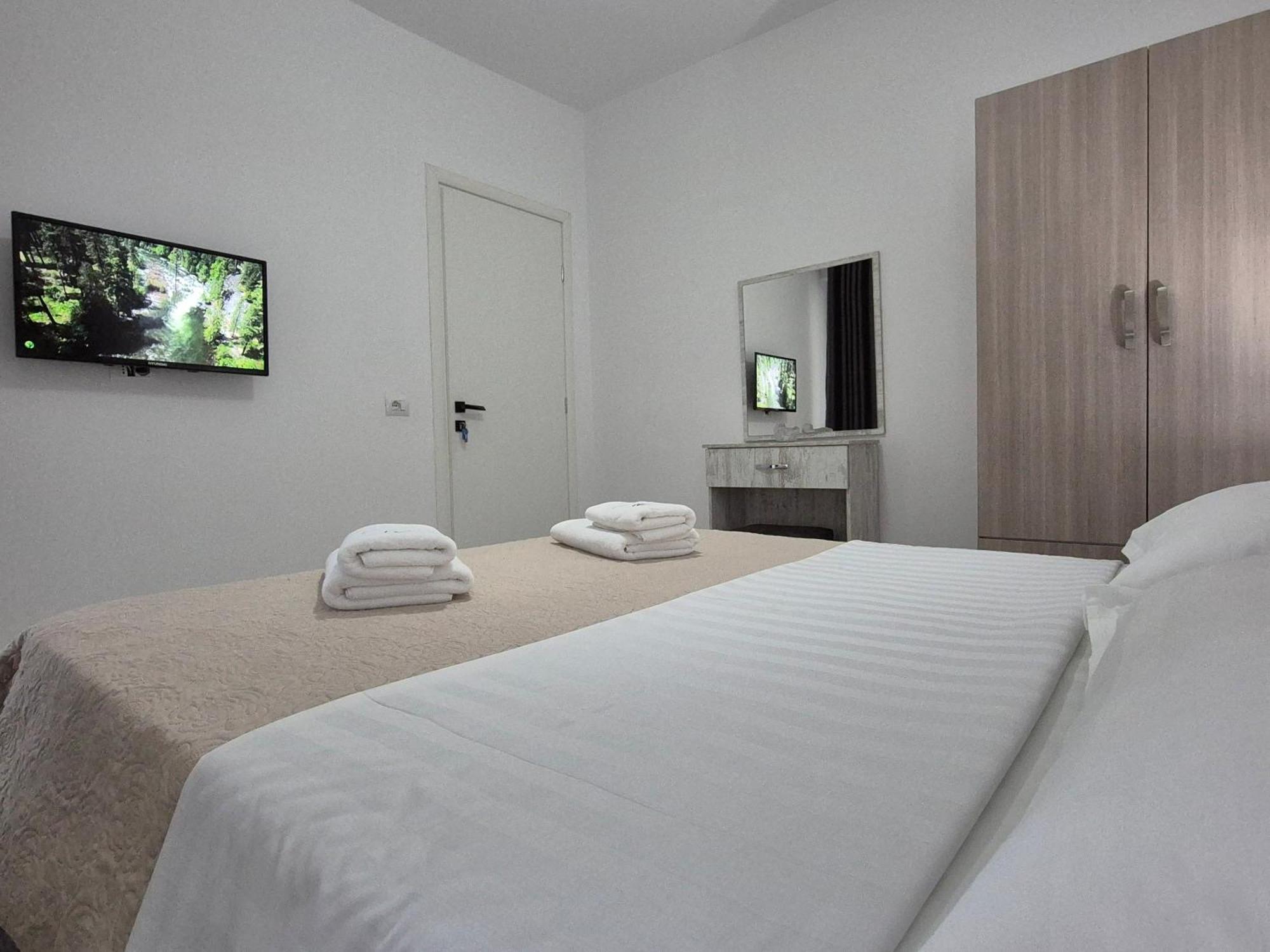 Flore Rooms Sarandë Exterior foto