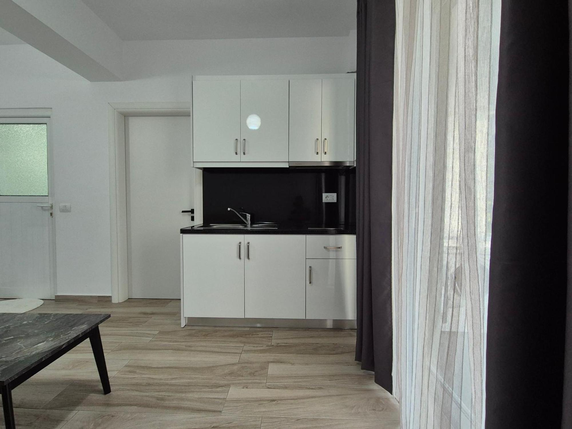 Flore Rooms Sarandë Exterior foto