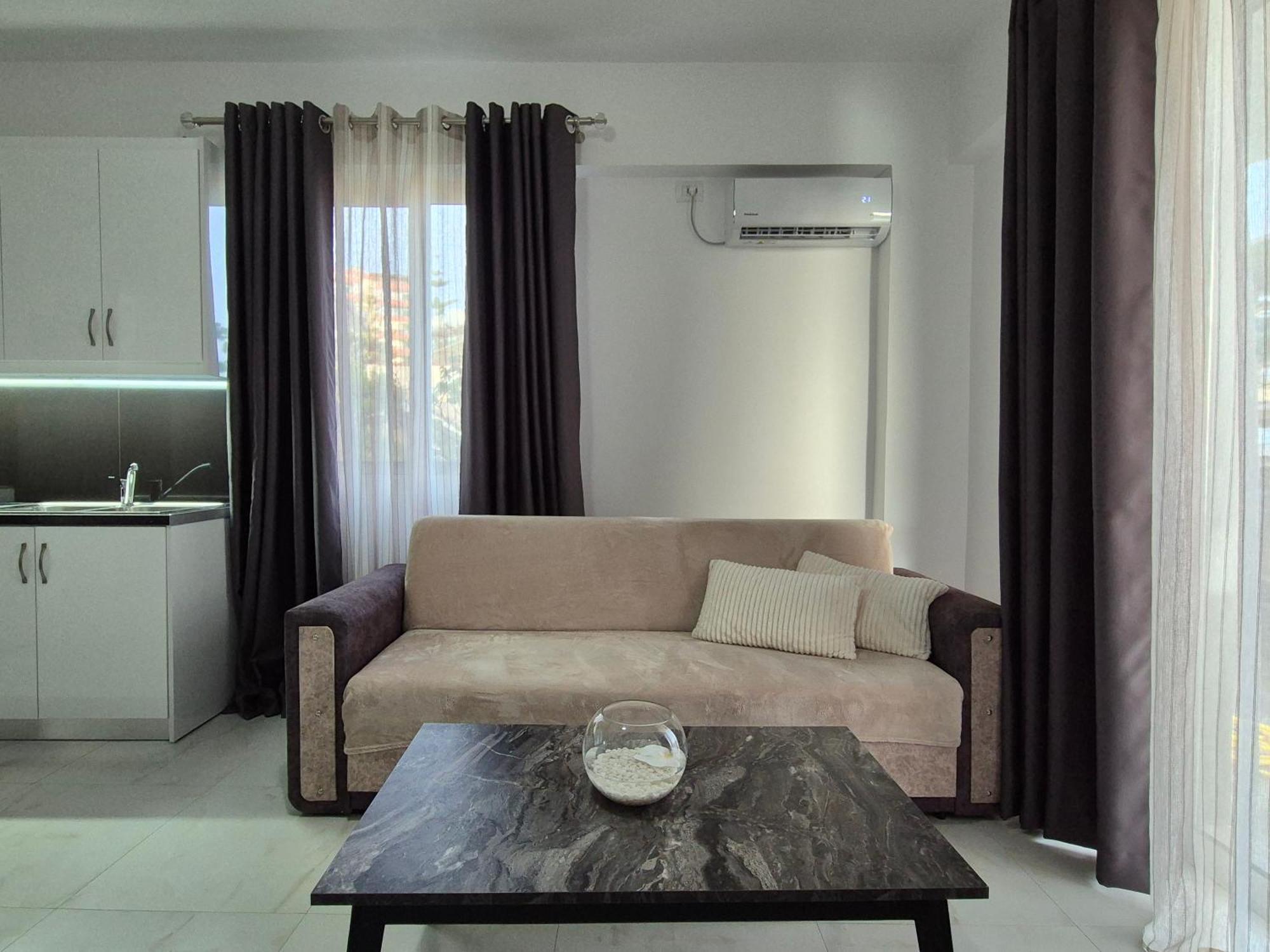 Flore Rooms Sarandë Exterior foto